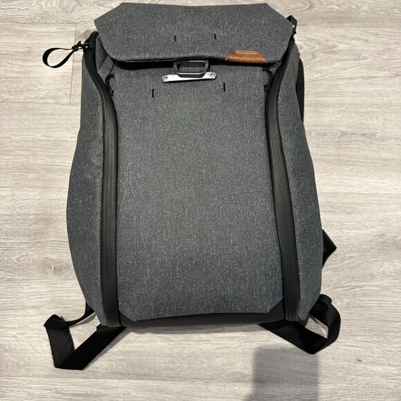 Peak Design Everyday Backpack V2, 20L, Charcoal - Picture 3 of 16